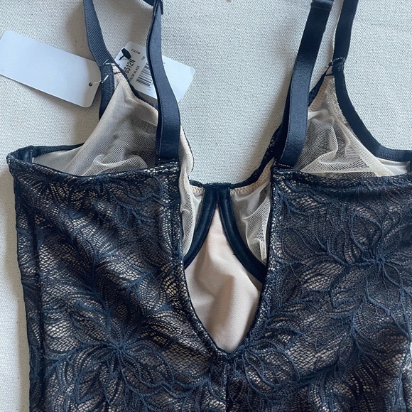 🆕Leonisa Lace Contour Shaping Lace Bodysuit with Underwire Fabric Cups Size S - Picture 9 of 14